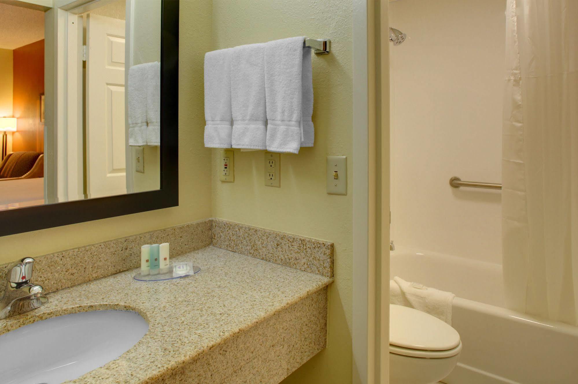 Inn Clarion Biltmore Village