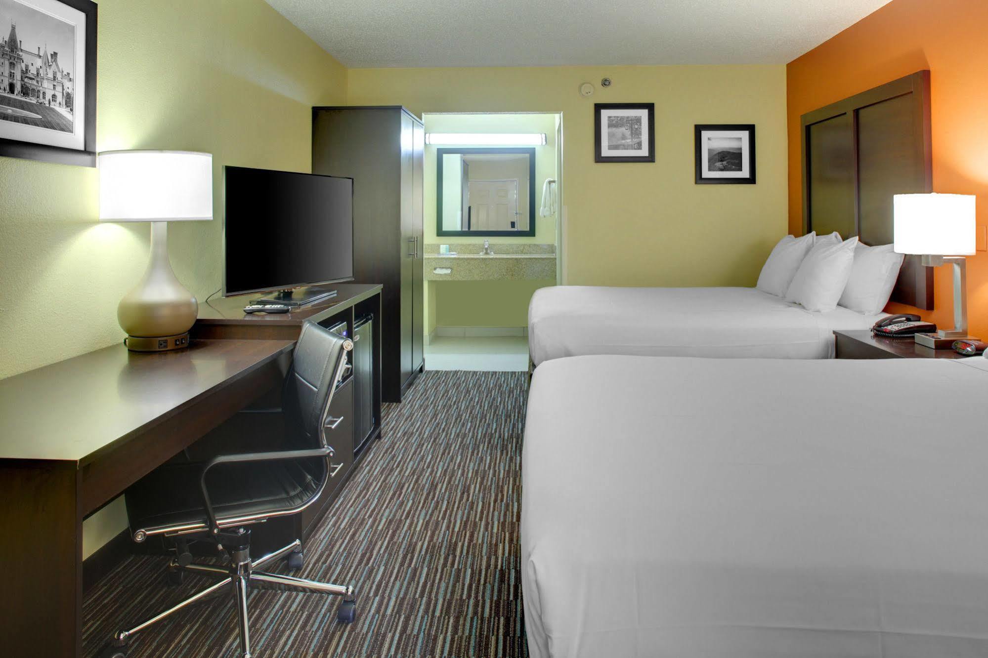 Clarion Biltmore Village 2*
