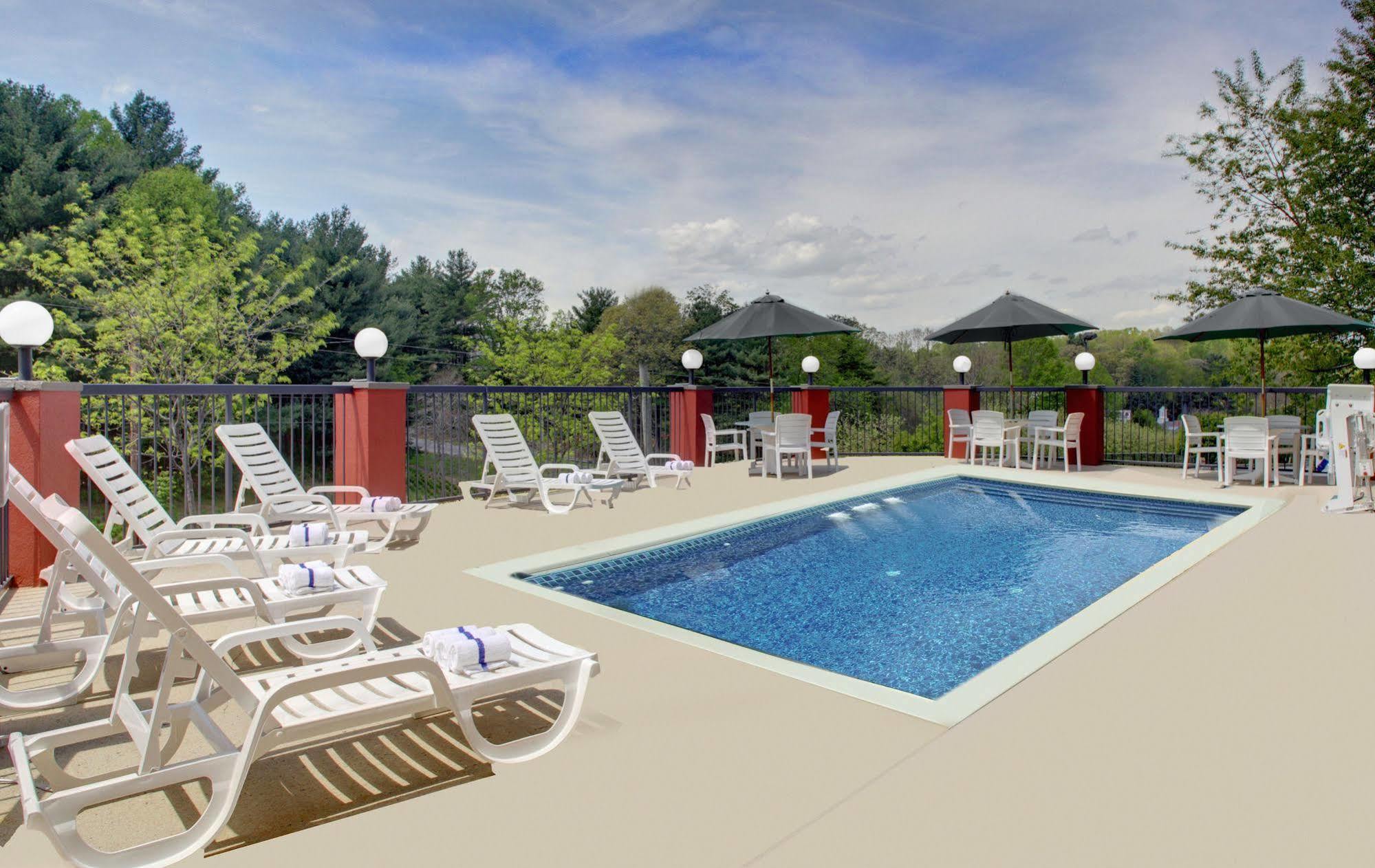 Clarion Biltmore Village Inn
