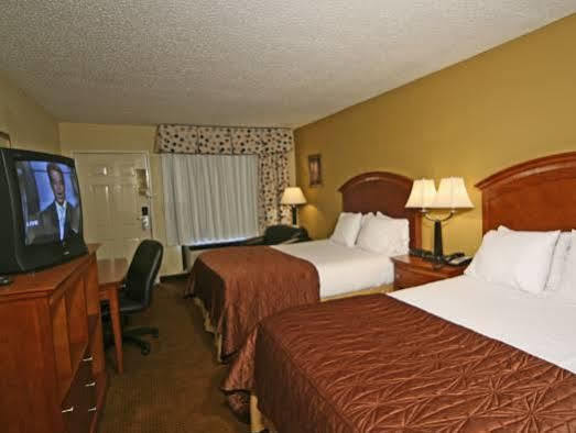 Clarion Biltmore Village Inn