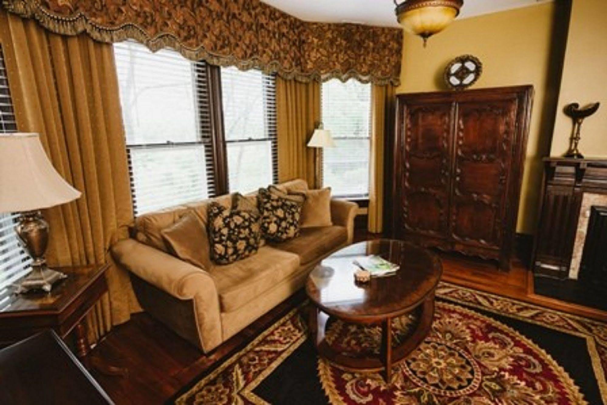 Biltmore Village Inn B&B Bed & Breakfast 4*
