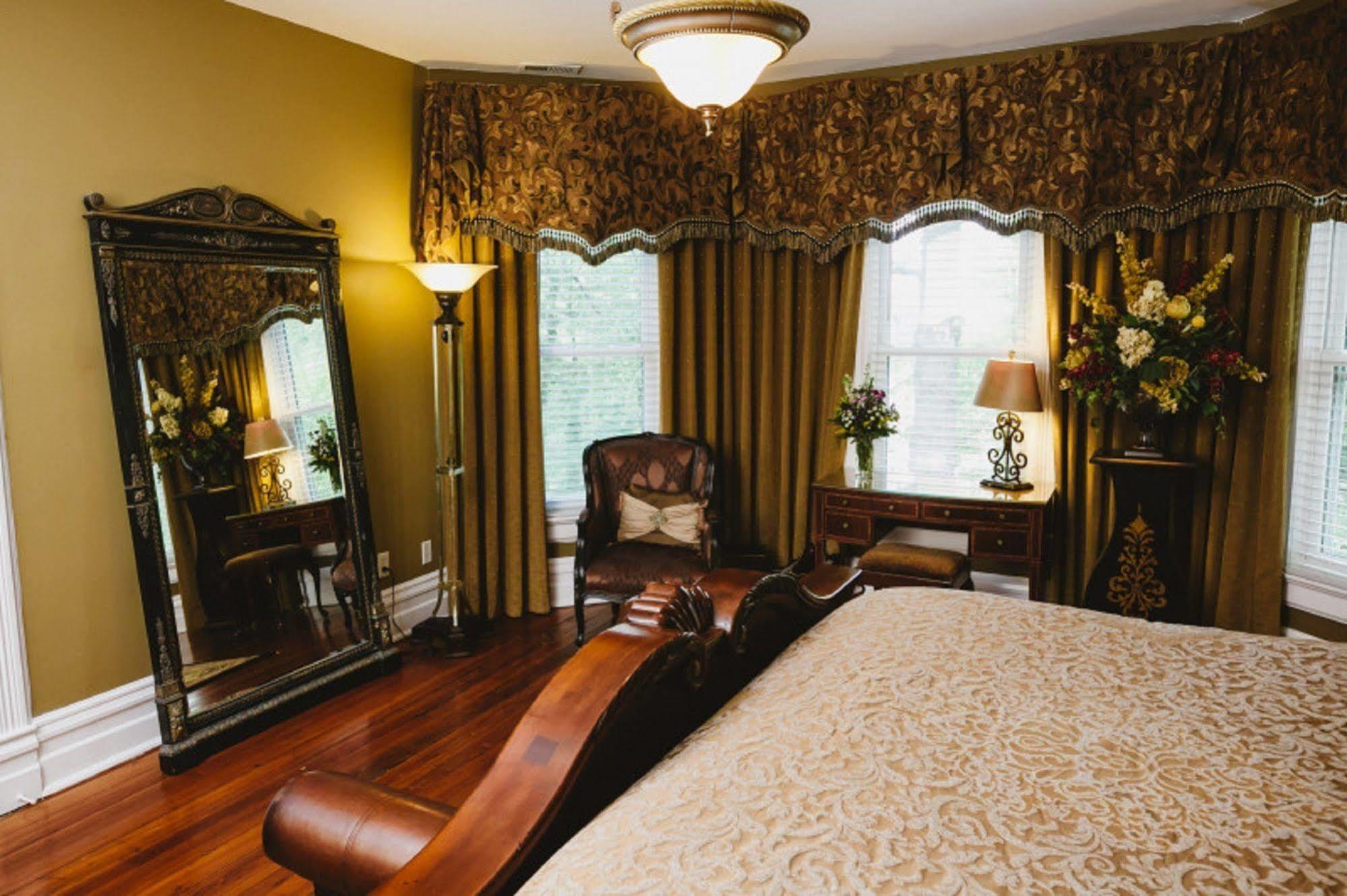 Biltmore Village Inn B&B Bed & Breakfast
