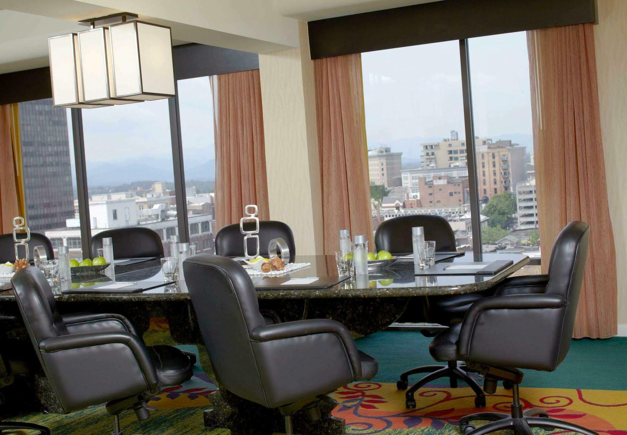 Renaissance Downtown Hotel 3*