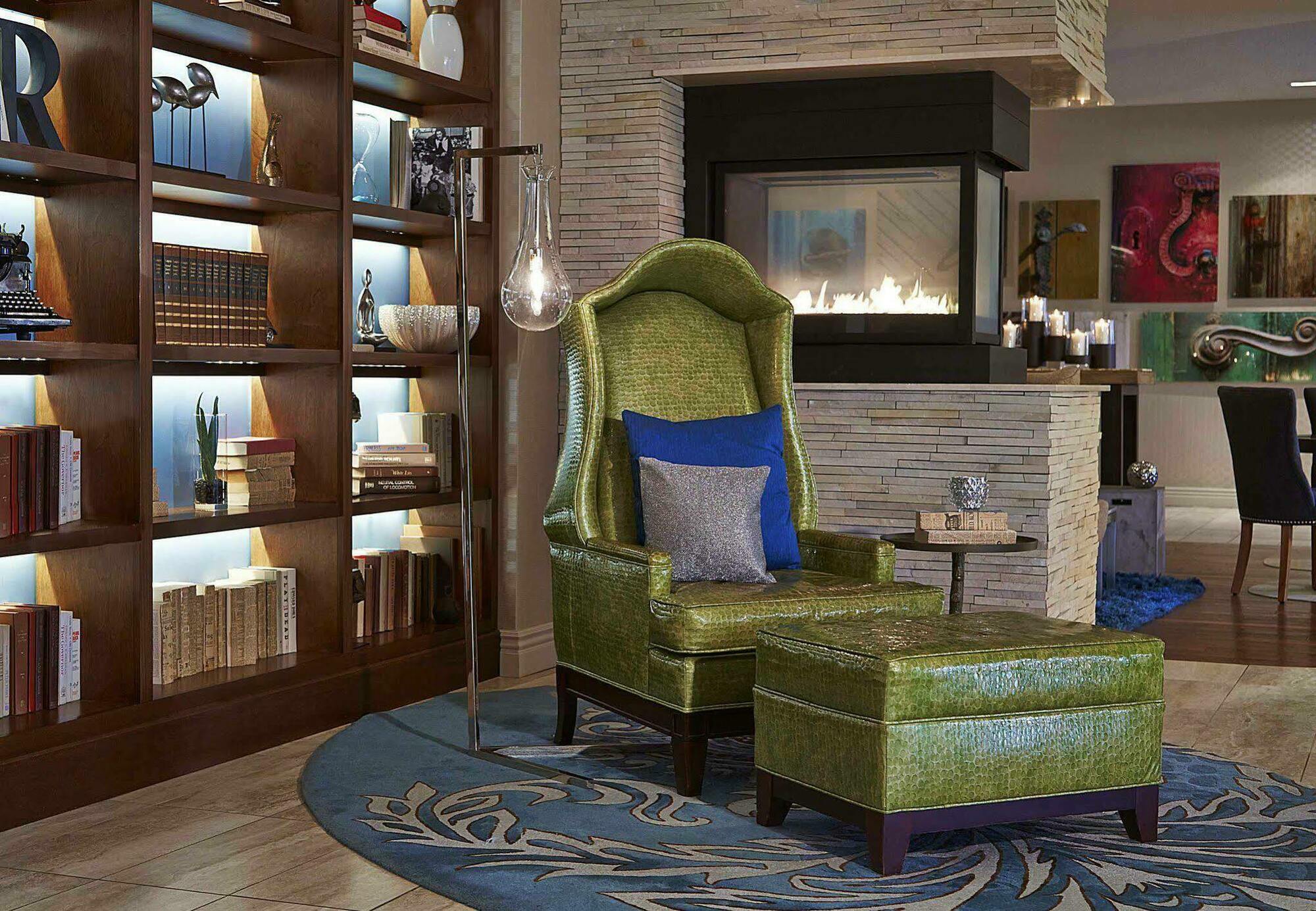 Hotel Renaissance Downtown 3*
