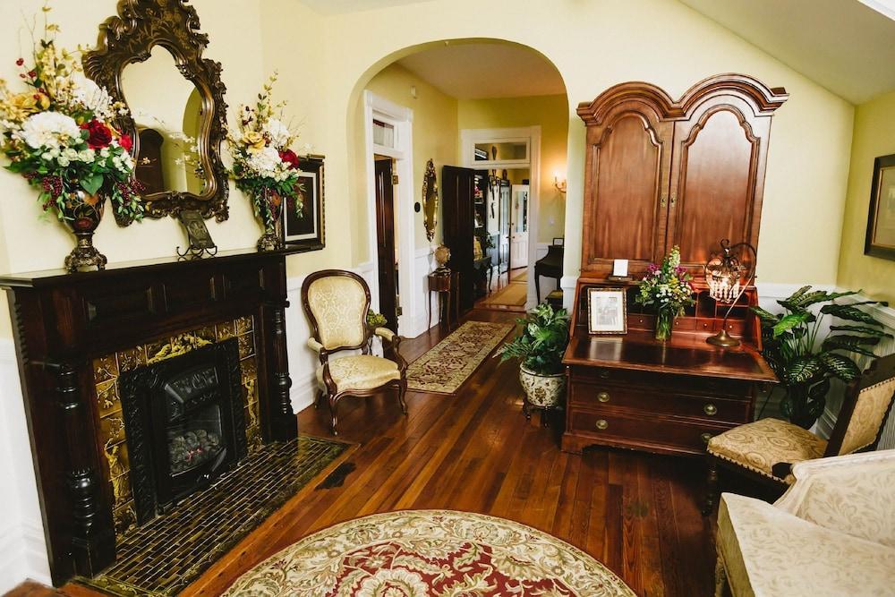 Biltmore Village Inn B&B Bed & Breakfast
